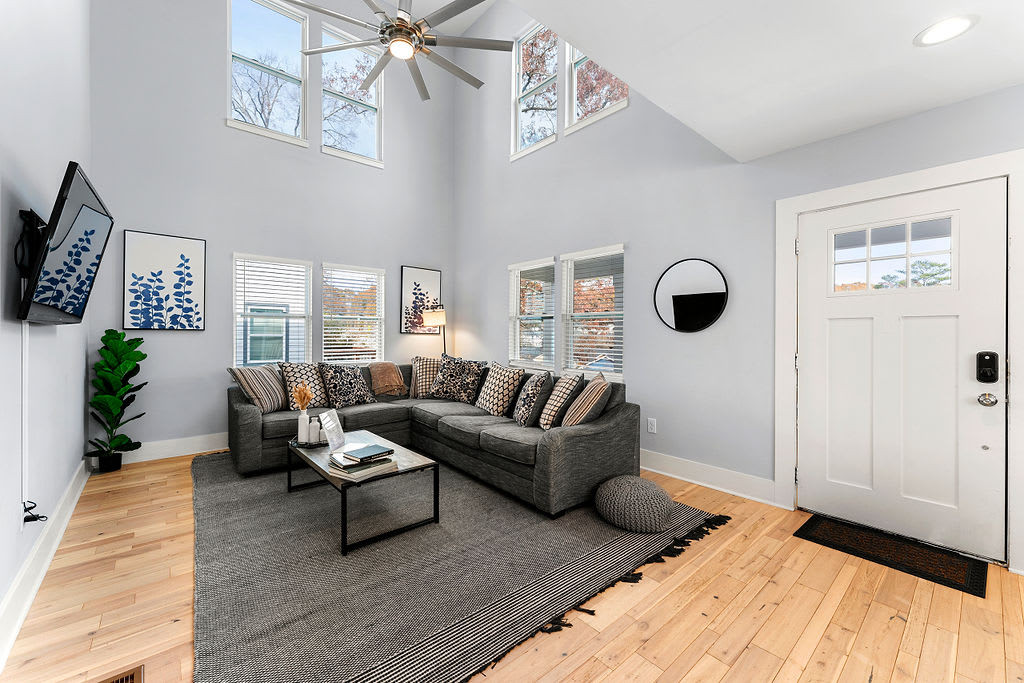Living Room w/ Smart TV