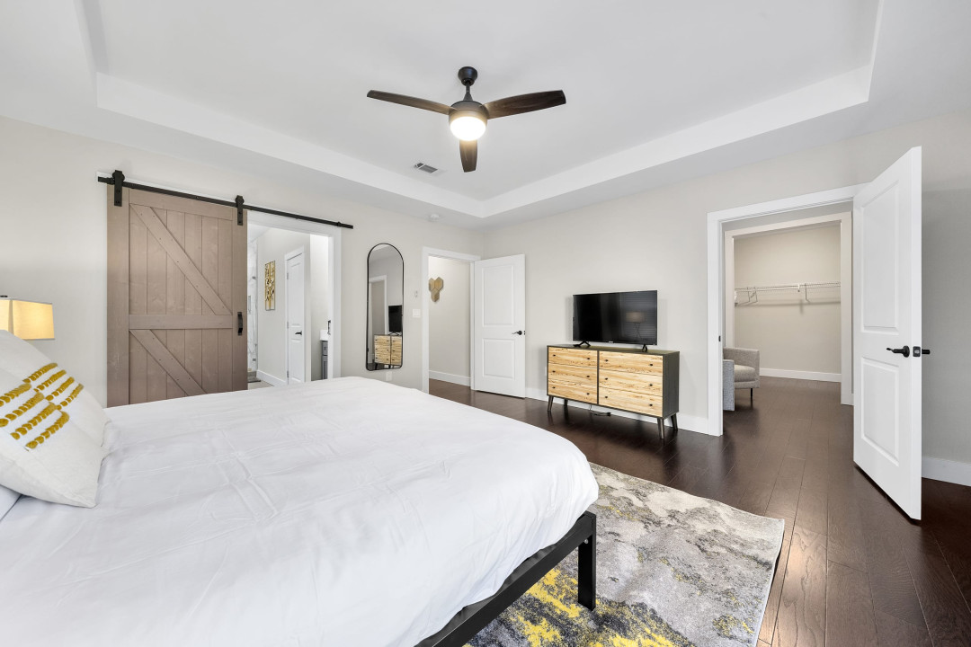 Master on Main with King Bed and Sitting Area