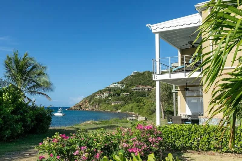 Beachfront living in Chocolate Hole.