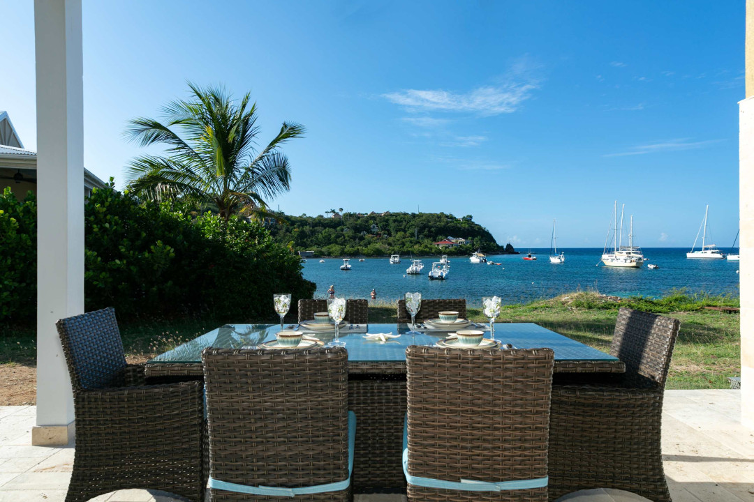 Dine outdoors with beachfront views and island breezes.