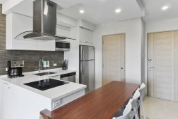 The kitchen is completely equipped with cutting-edge cooking appliances, making it ideal for preparing any meal, from a simple breakfast to a three-course gourmet dinner.