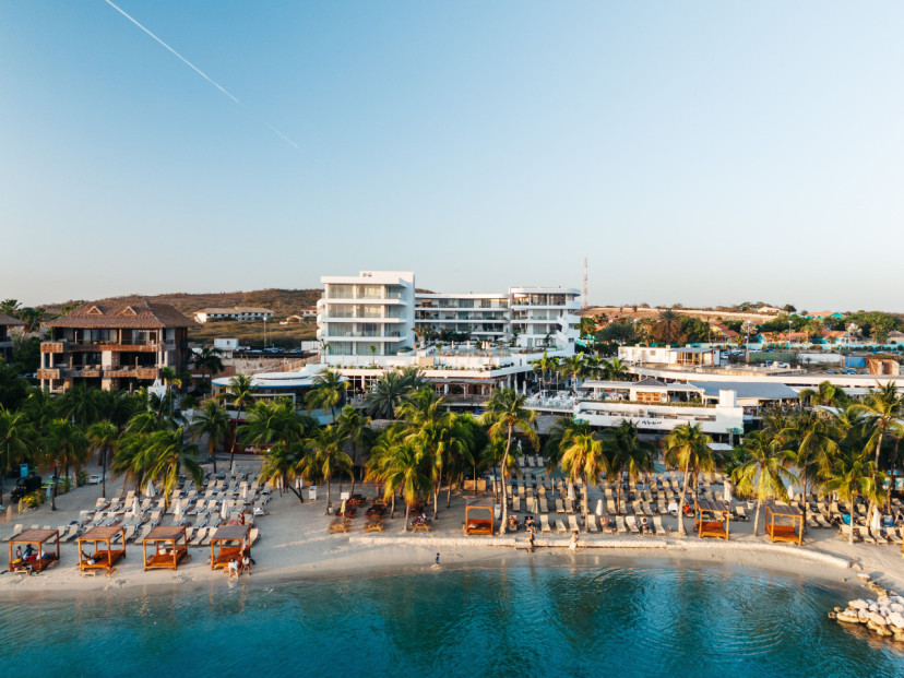 Sunset views over Mambo Beach with direct access to the beautiful beach clubs.