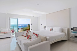 Your ideal seafront penthouse condo is waiting for you! Allow it to serve as the foundation for a fantastic trip to Aruba.