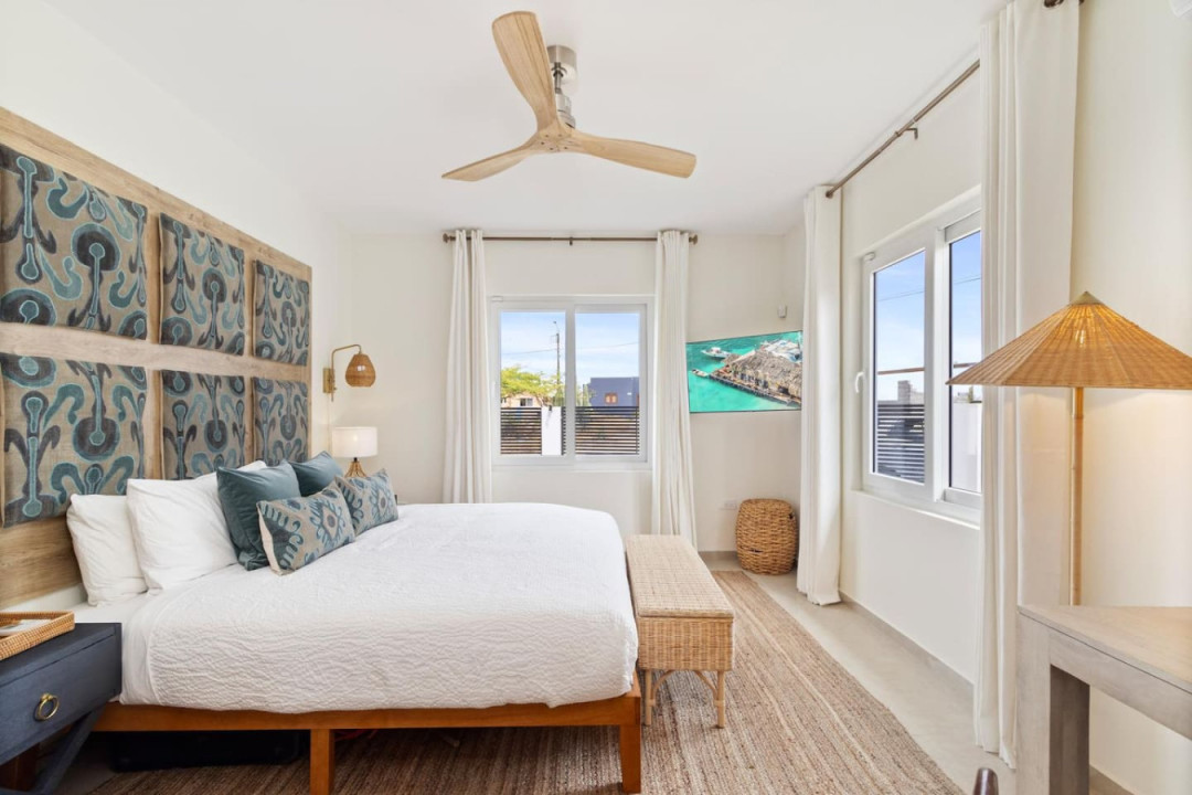 After an exciting day of adventuring throughout Aruba and enjoying the many beaches and once you are ready to relax, make your way to your comfortable bedroom with King-Size Bed, Ensuite and TV, set behind solid wood doors crafted to quieten sound.