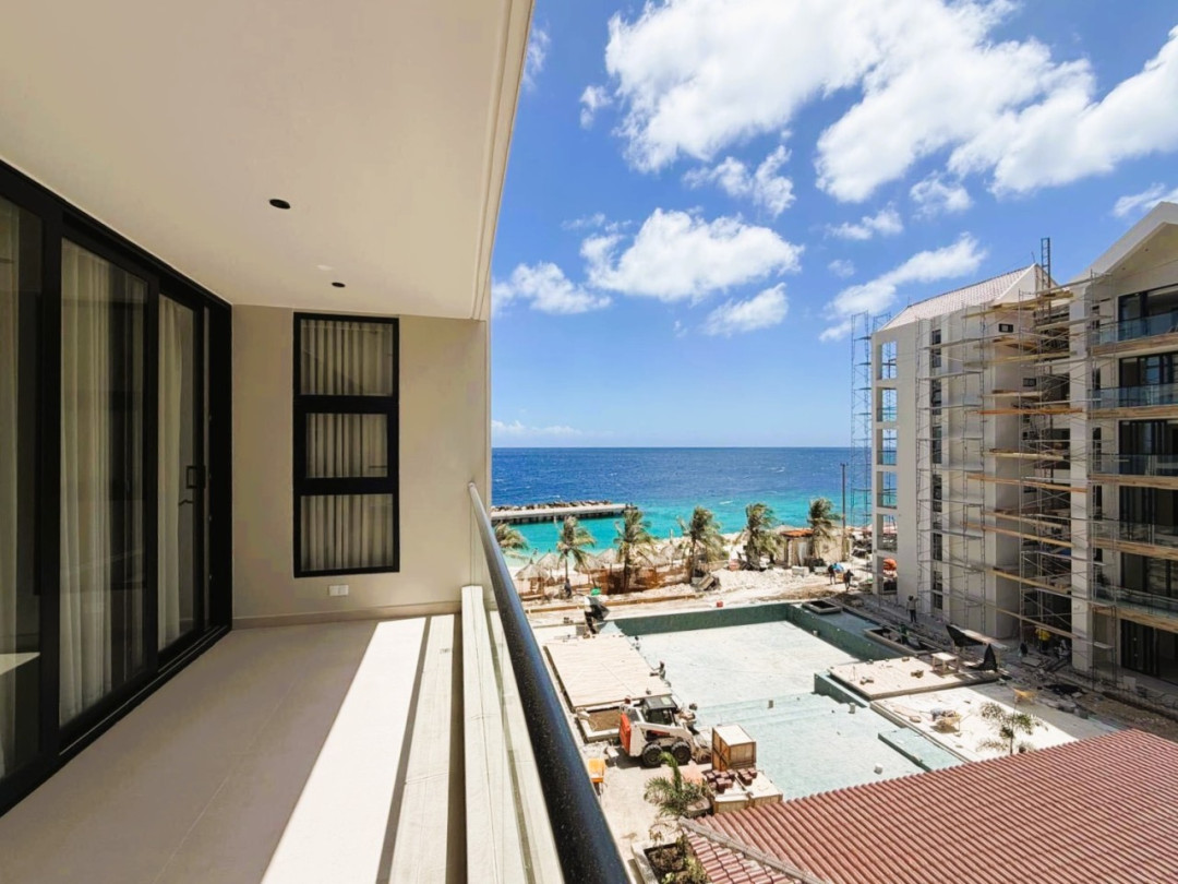 A Majestic condo would not shine in its best light if it did not have a private spacious balcony where you can relax and soak up the sun. Step outside, sit back, catch a breath of fresh air, and enjoy the gorgeous Caribbean sea views.