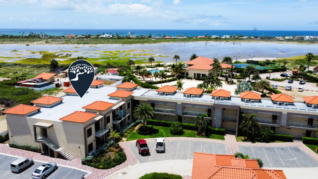 Gold Coast is only a 5 minute drive from the amazing Malmok beach and Arashi Beach