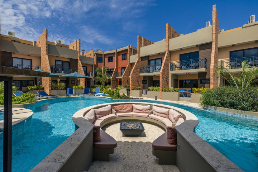 Take a look at this gorgeous poolside area at Porta al Sole! It’s the perfect spot to relax and soak up the sun with friends.
