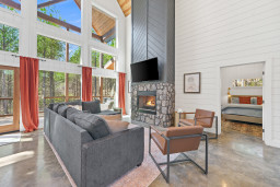 With plenty of natural light and seating options for everyone, the cabin accommodates up to 6 guests,