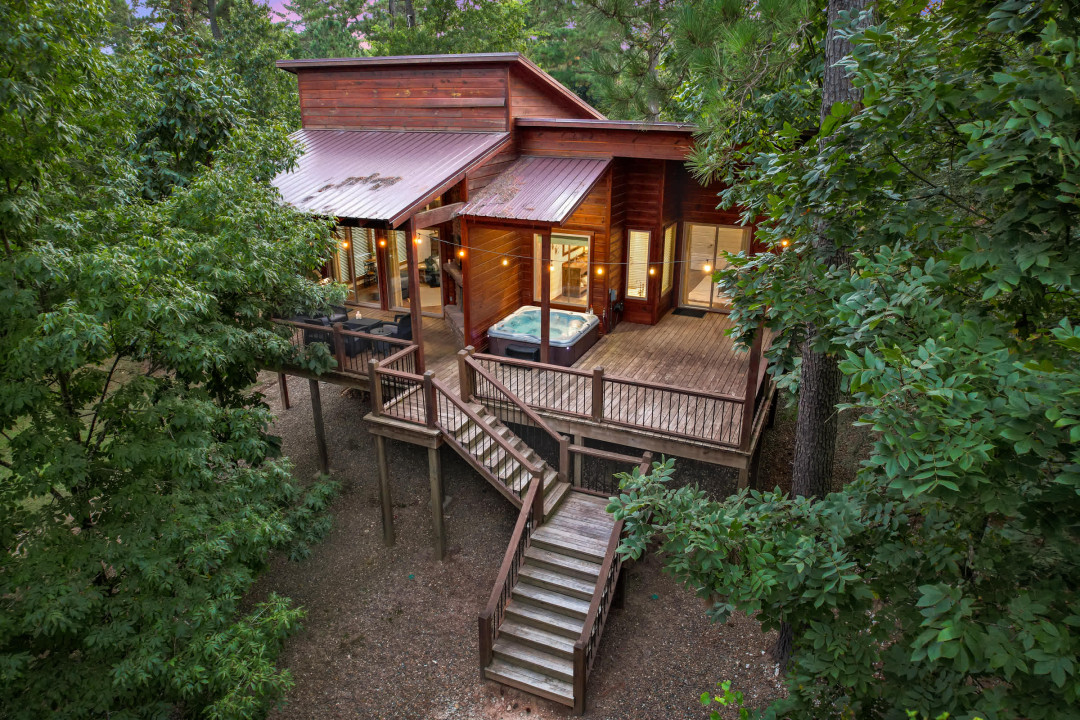 Welcome to Total Eclipse! Your serene escape in the Broken Bow woods.