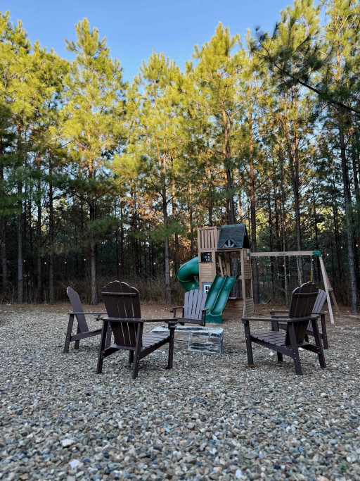 Children will have a blast in the outdoor playhouse in the back yard, perfect for hours of fun.