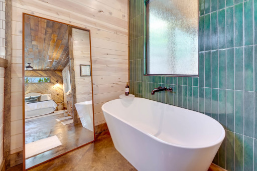 Beatiful soaking tub to completely relax in!