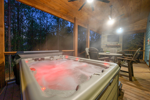 With the cabin sitting on an acre of pines, you will be immersed in nature and enjoy peace and privacy.