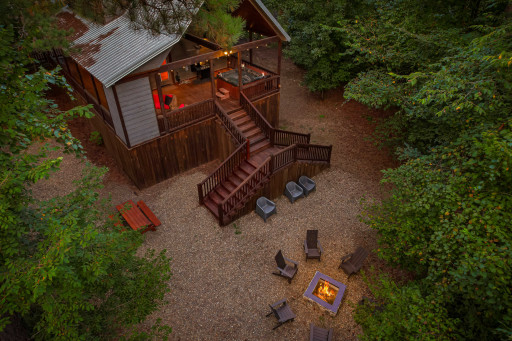 If you need a tranquil hideaway where you can unwind and bond with friends and family, Serenity Creek is the perfect place for you.